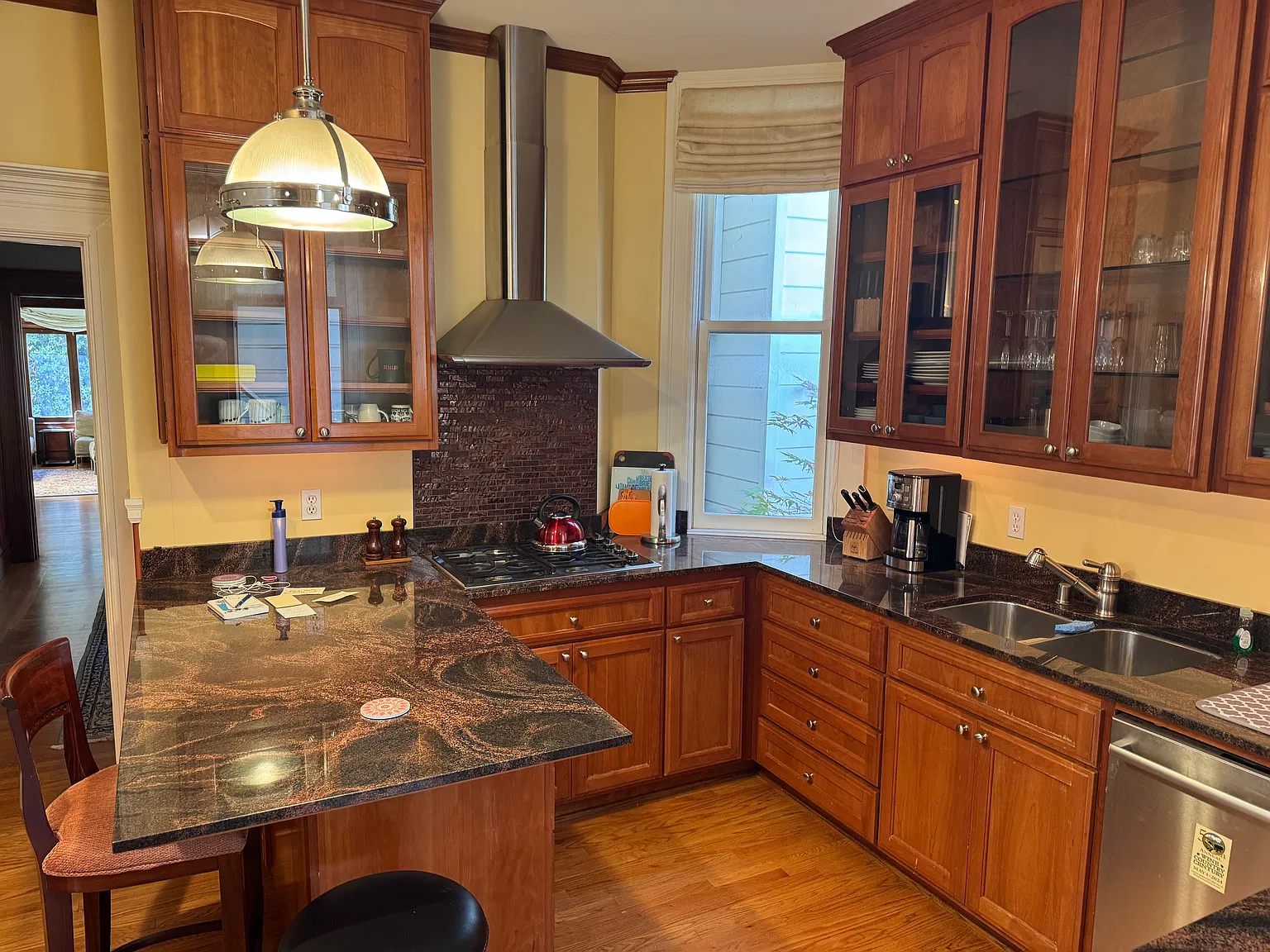2 bed, 1.5 bath, 1700 sqft, $8,100 — Photo 4
