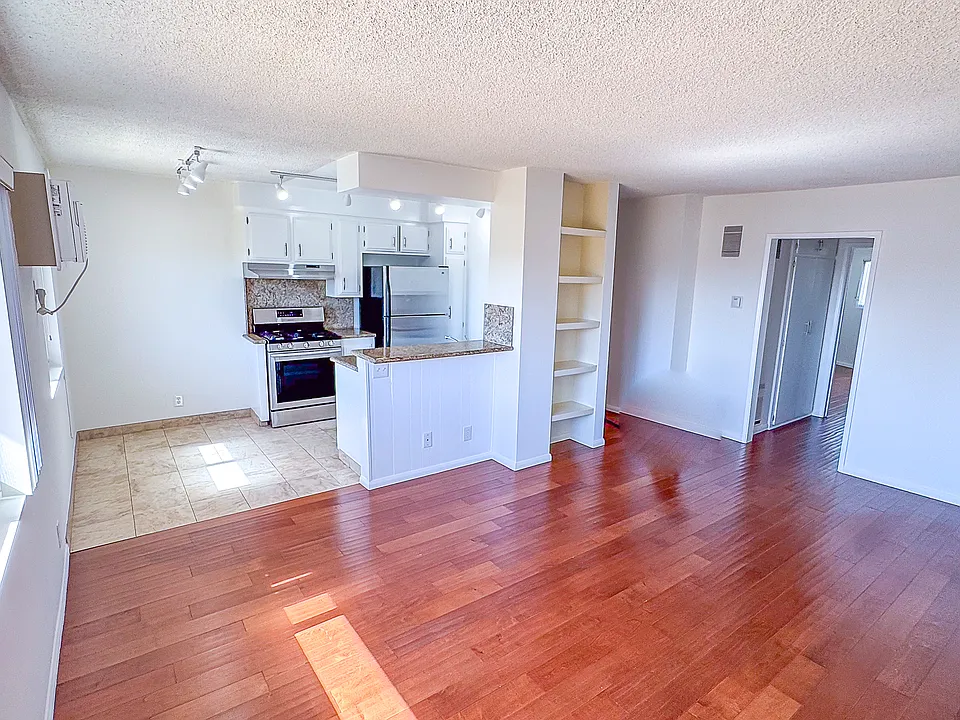 11727 Dorothy St #302