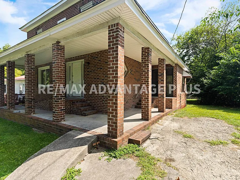 516 N Center St — Photo 2