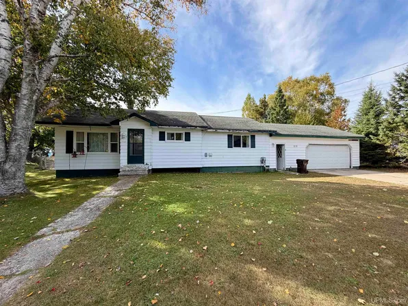215 N 1st St, Manistique, MI 49854