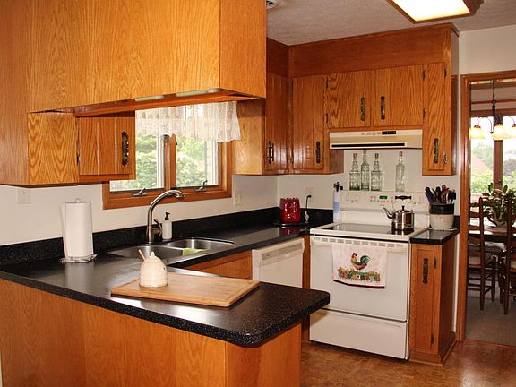 5th image of 90 Surry Cir N #N