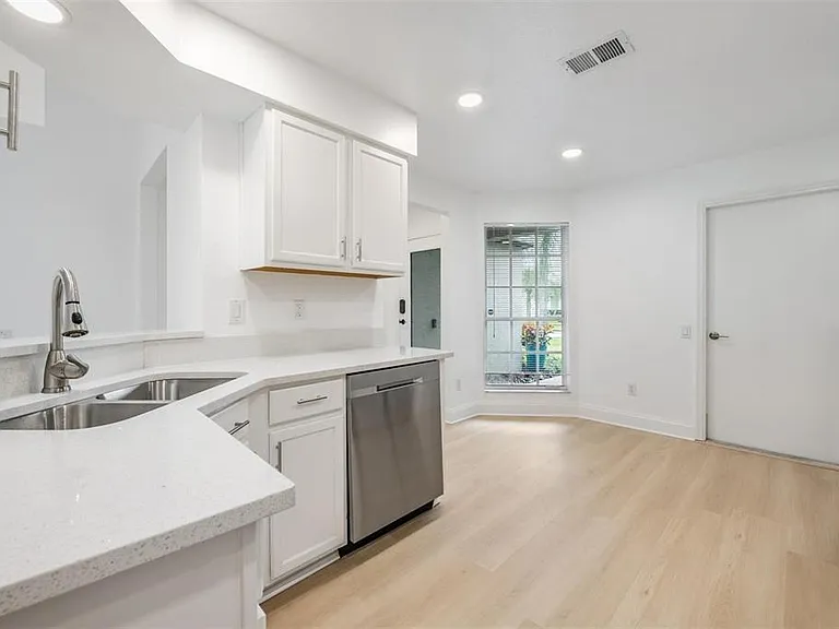 4208 Pine Isle Dr — Photo 10