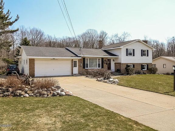 4th image of 1744 Pheasant Ave NW
