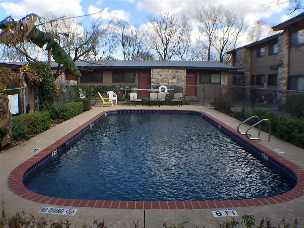2 bed, 1.0 bath, 950 sqft, $1,500 — Photo 2