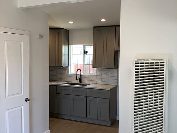 4th image of 4135 Lennox Blvd