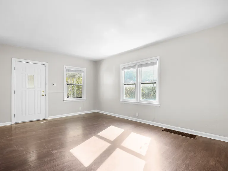 3532 Caroline Ave — Photo 5