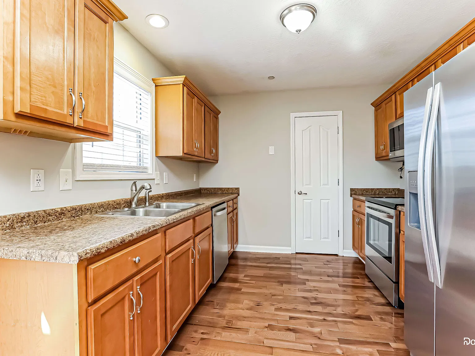 3 bed, 2.5 bath, 2080 sqft, $2,455 — Photo 4