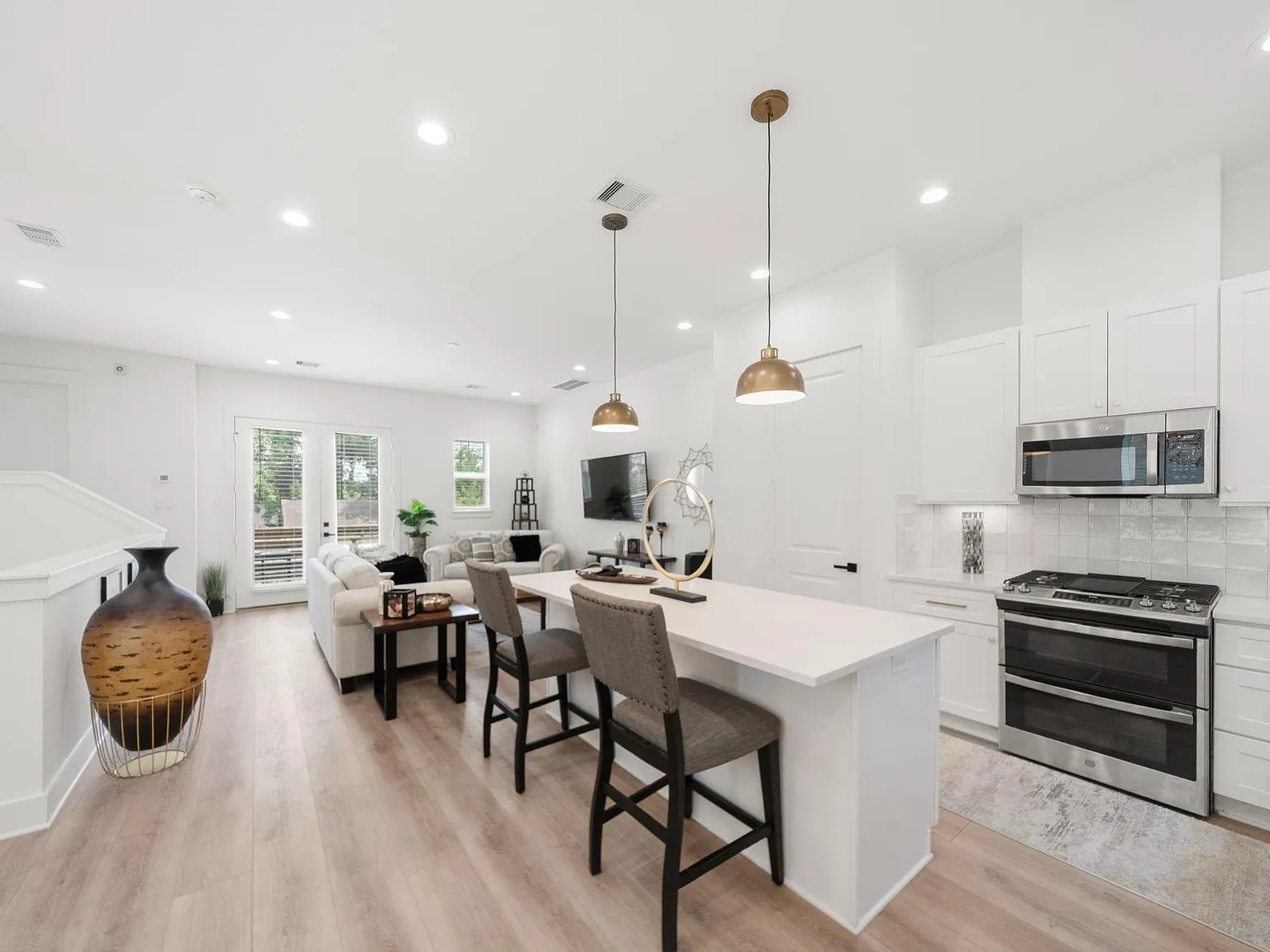 3 bed, 3.5 bath, 1864 sqft, $3,000 — Photo 4