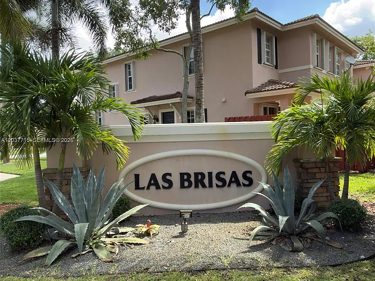 280 Las Brisas Cir #280 — Photo 1