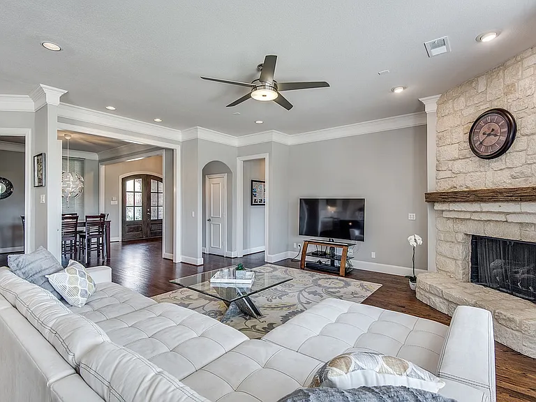 809 Glen Rose Dr — Photo 12