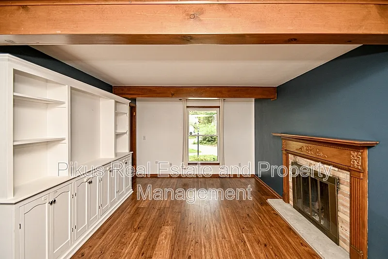 4 bed, 2.5 bath, 2015 sqft, $2,800 — Photo 4