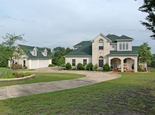 923 E Highland Rd, Red Oak, TX 75154