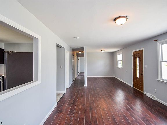 5th image of 326 S Xanthus Ave