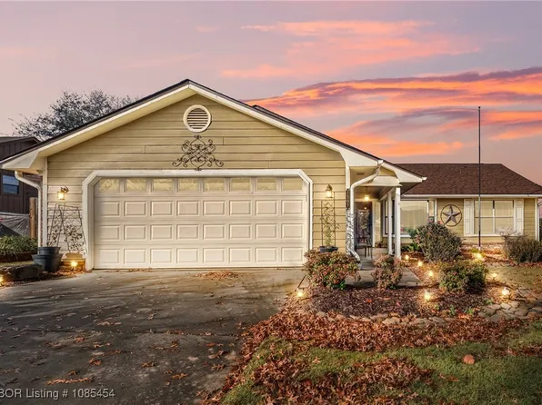 1507 N 9th St, Van Buren, AR 72956