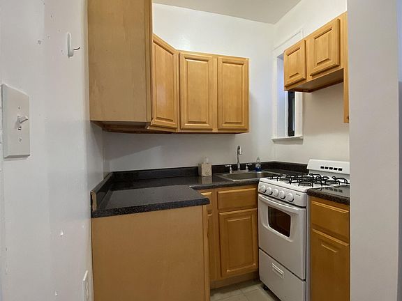 2nd image of 24 Rock St APT 109