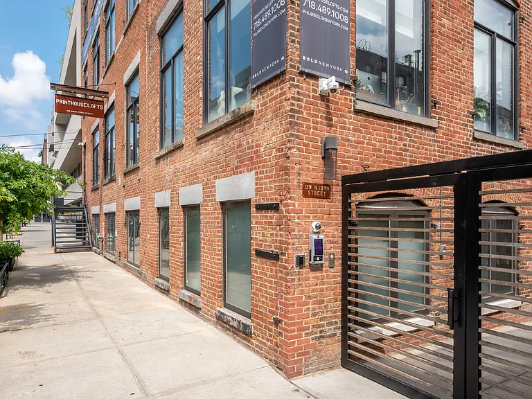 139 N 10th St #5D — Photo 7