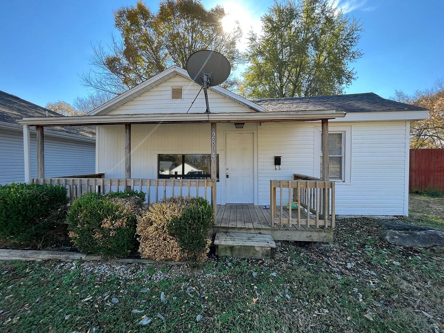 Leasing — Photo 1