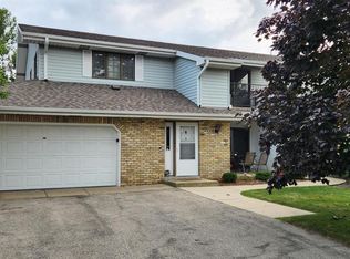 1452 Pheasant Run Dr, Racine, WI 53406