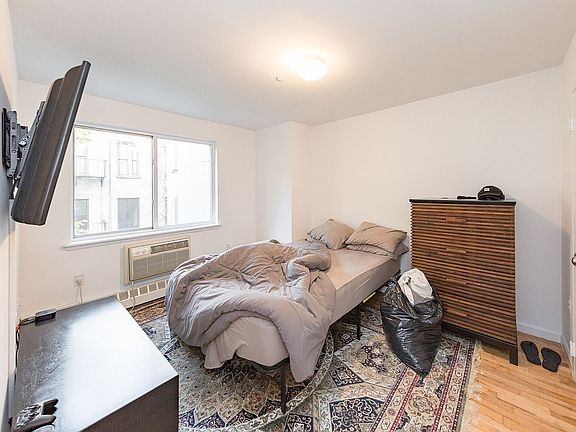 4th image of 319 E 8th St APT 4C