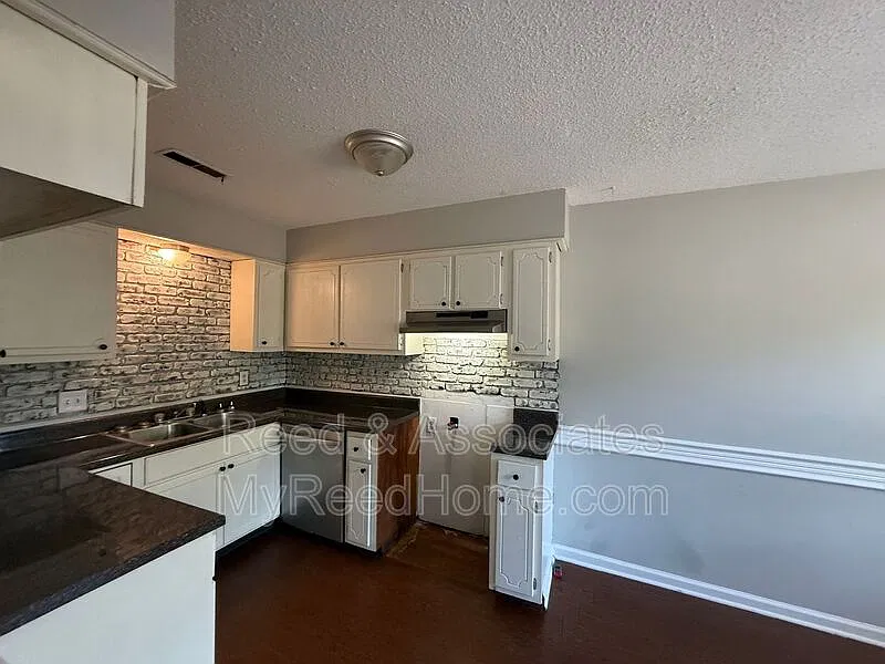3 bed, 1.0 bath, 1309 sqft, $1,510 — Photo 4