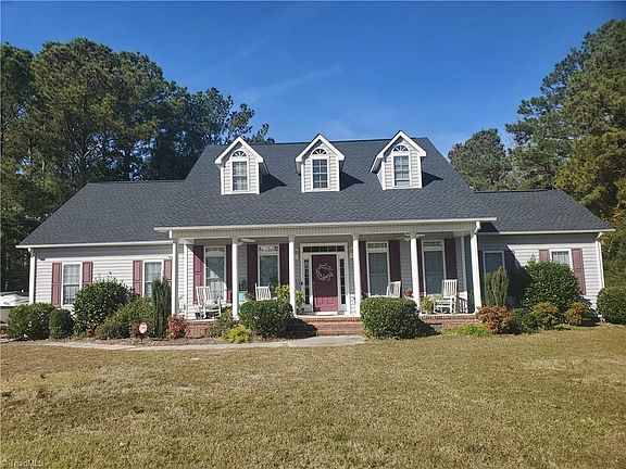 3rd image of 204 Rudder Ln