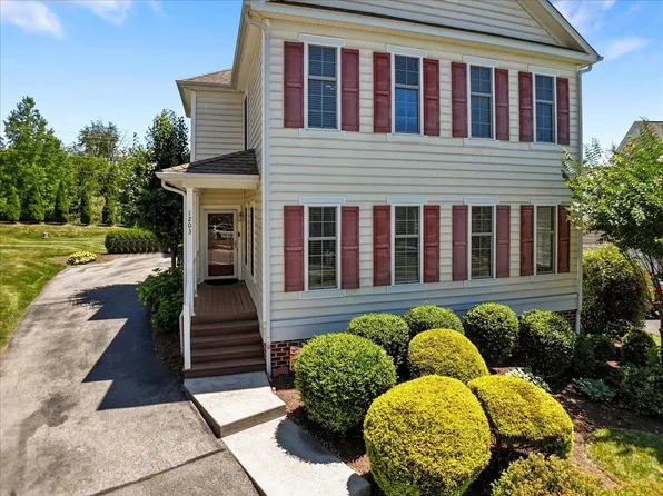 1203 Brook Cir, Blacksburg, VA 24060