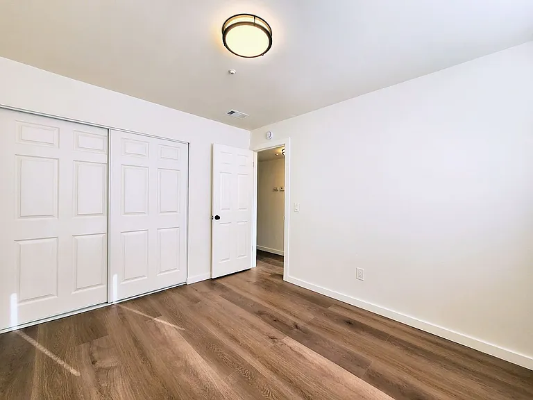 2437 Bethards Dr — Photo 17