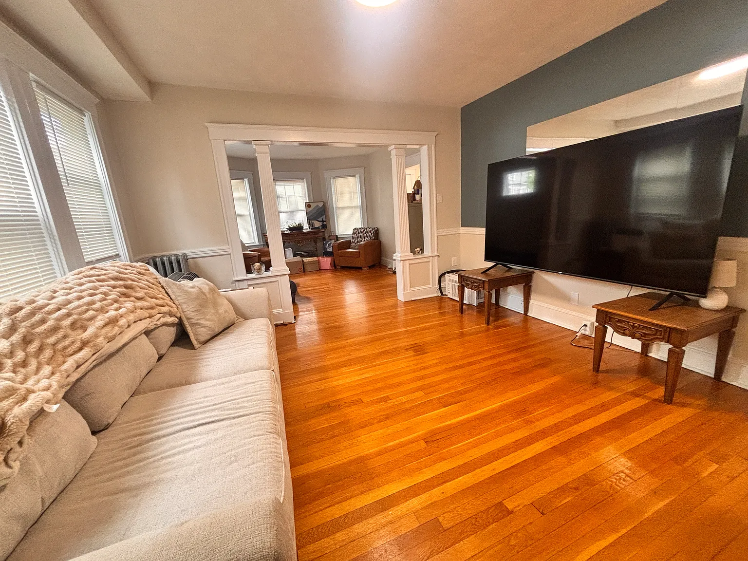 2 bed, 1096 sqft, $3,000 — Photo 2