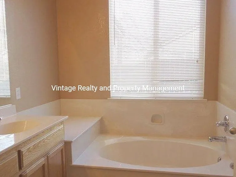 1473 Swallow Tail Ln — Photo 8