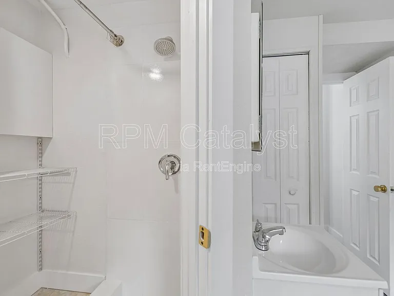 6905 1/2 N Duncan Ave #A — Photo 9