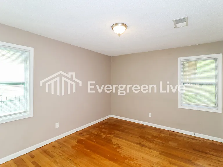 4302 Almo Ave — Photo 8