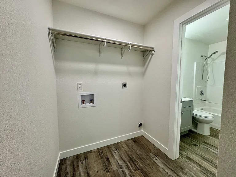 2340 Fairview Ave — Photo 11