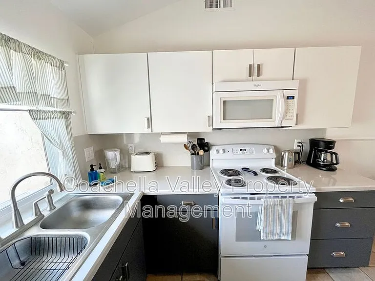 2010 Lawrence Crossley Rd #8 — Photo 15