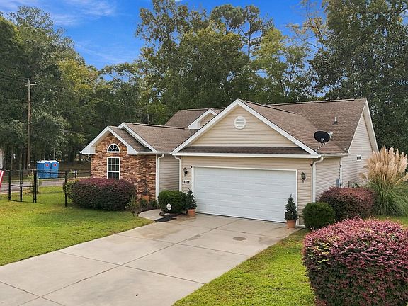 3rd image of 201 Riverbrook Dr.