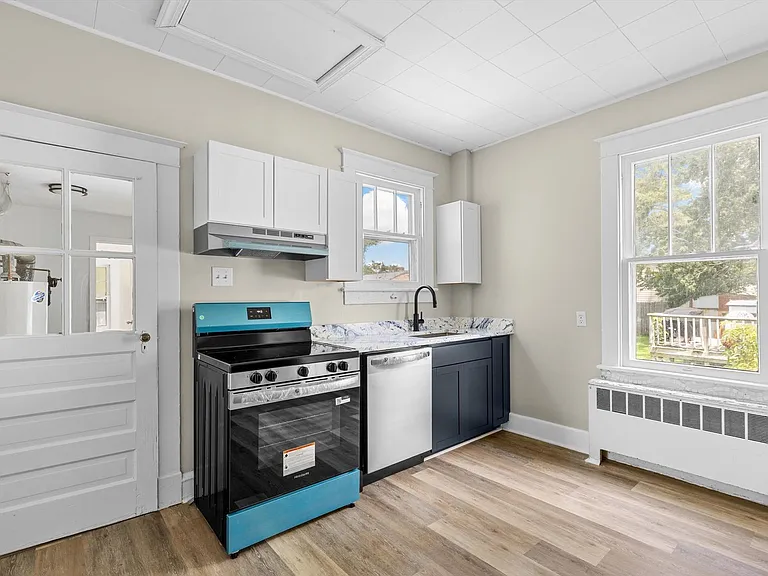 149 Beach Rd — Photo 3