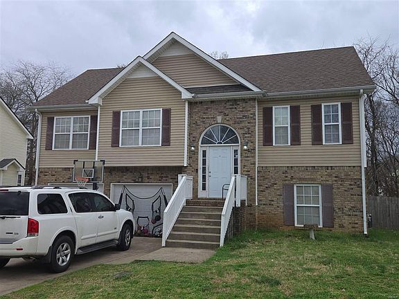 3rd image of 1388 Ambleside Dr