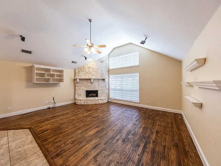 6366 Shadywood Dr — Photo 7