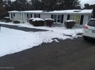 2 Newport Dr, Hazleton, PA 18201