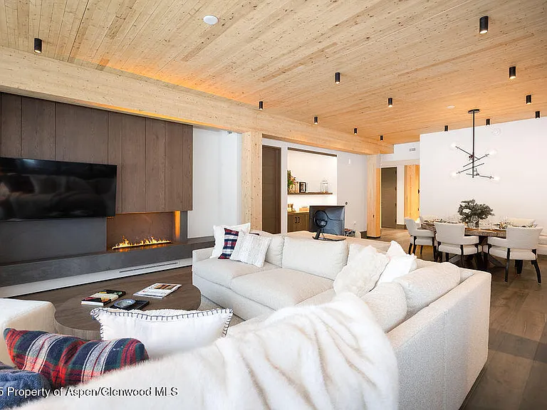 180 Wood Rd #302 — Photo 5