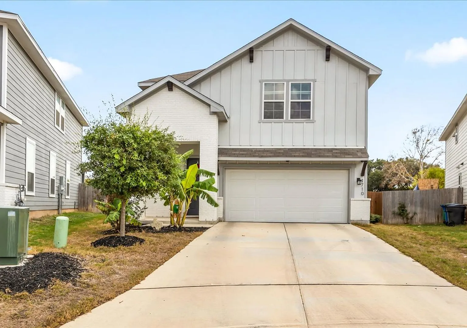 Inviting 3BR/2.5BA in NEISD | Spacious Open Floor Plan — Photo 2