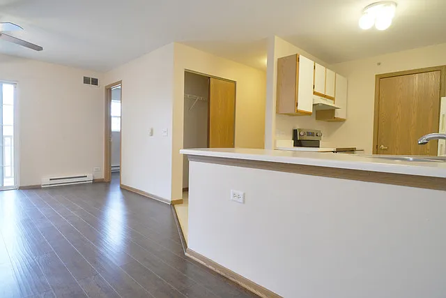 1584 W Crystal Rock Ct #2B — Photo 3