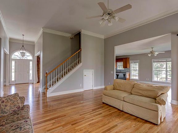 5th image of 7208 Claudes Creek Dr