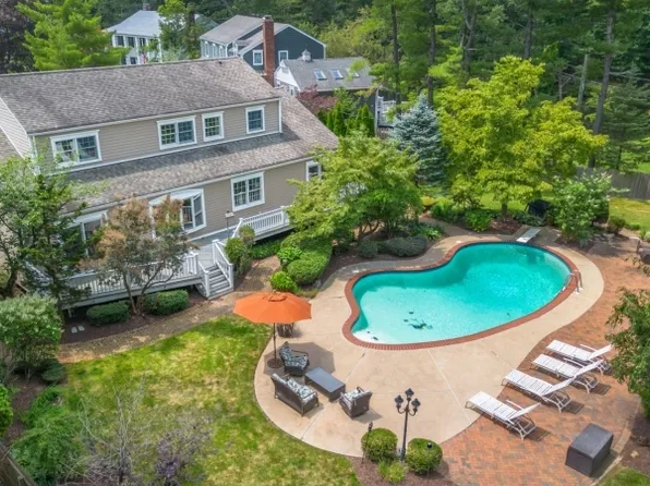 20 Pine Rd, Roseland Boro, NJ 07068
