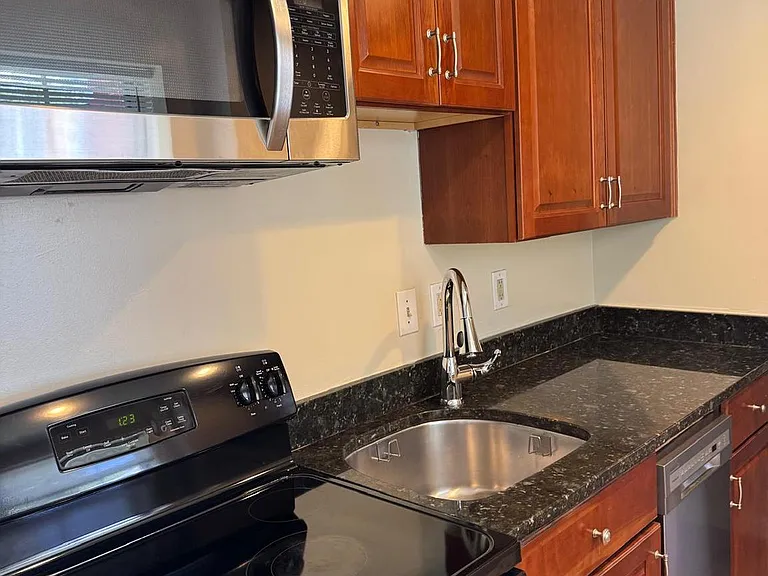 1720 Queens Ln #3172 — Photo 8