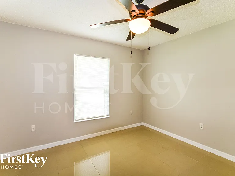 307 Michigan Ln — Photo 9