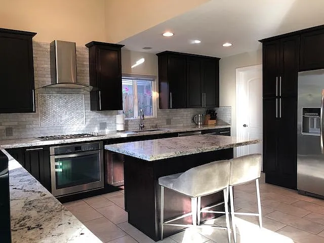 5250 Woodman Ave — Photo 2