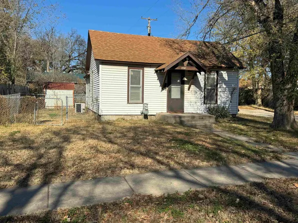 320 W 2nd St, Valley Center, KS 67147