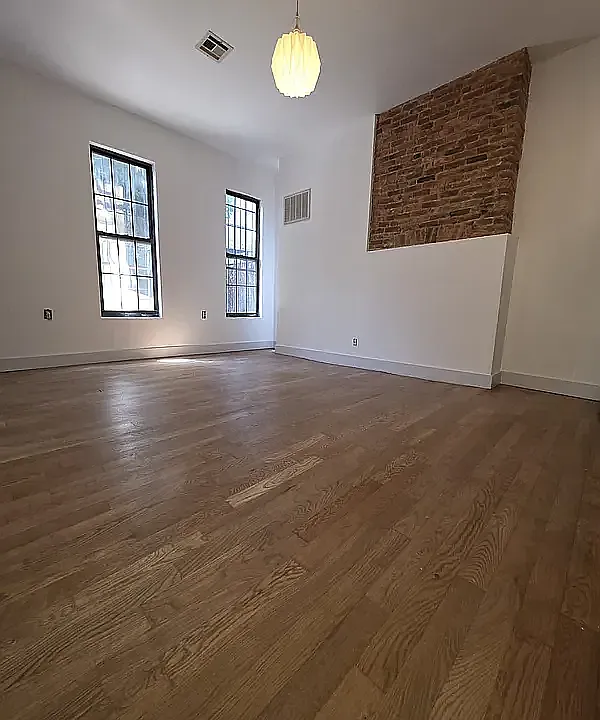 432 Evergreen Ave #1L