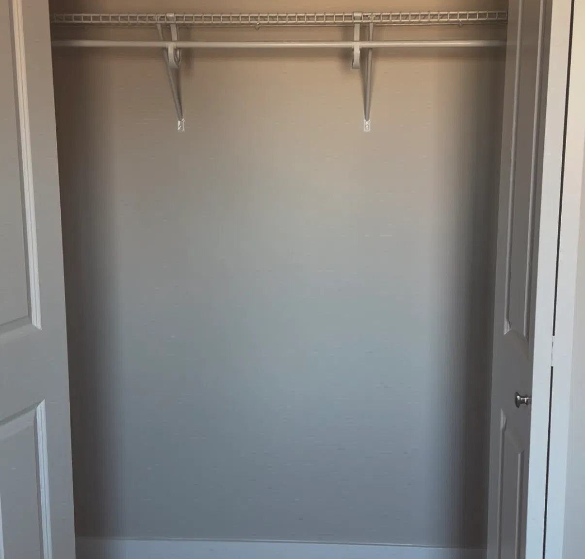 5 bed, 2.5 bath, 3000 sqft, $850 — Photo 2