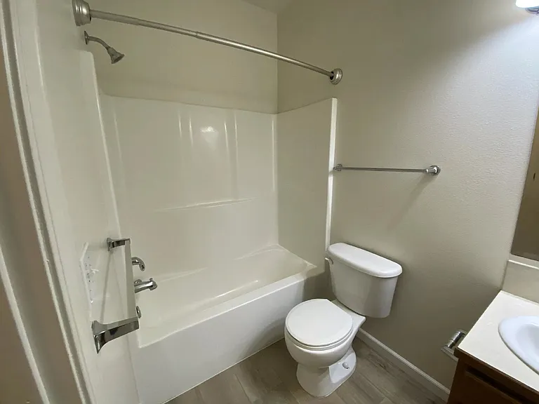 660 Callahan Dr — Photo 22